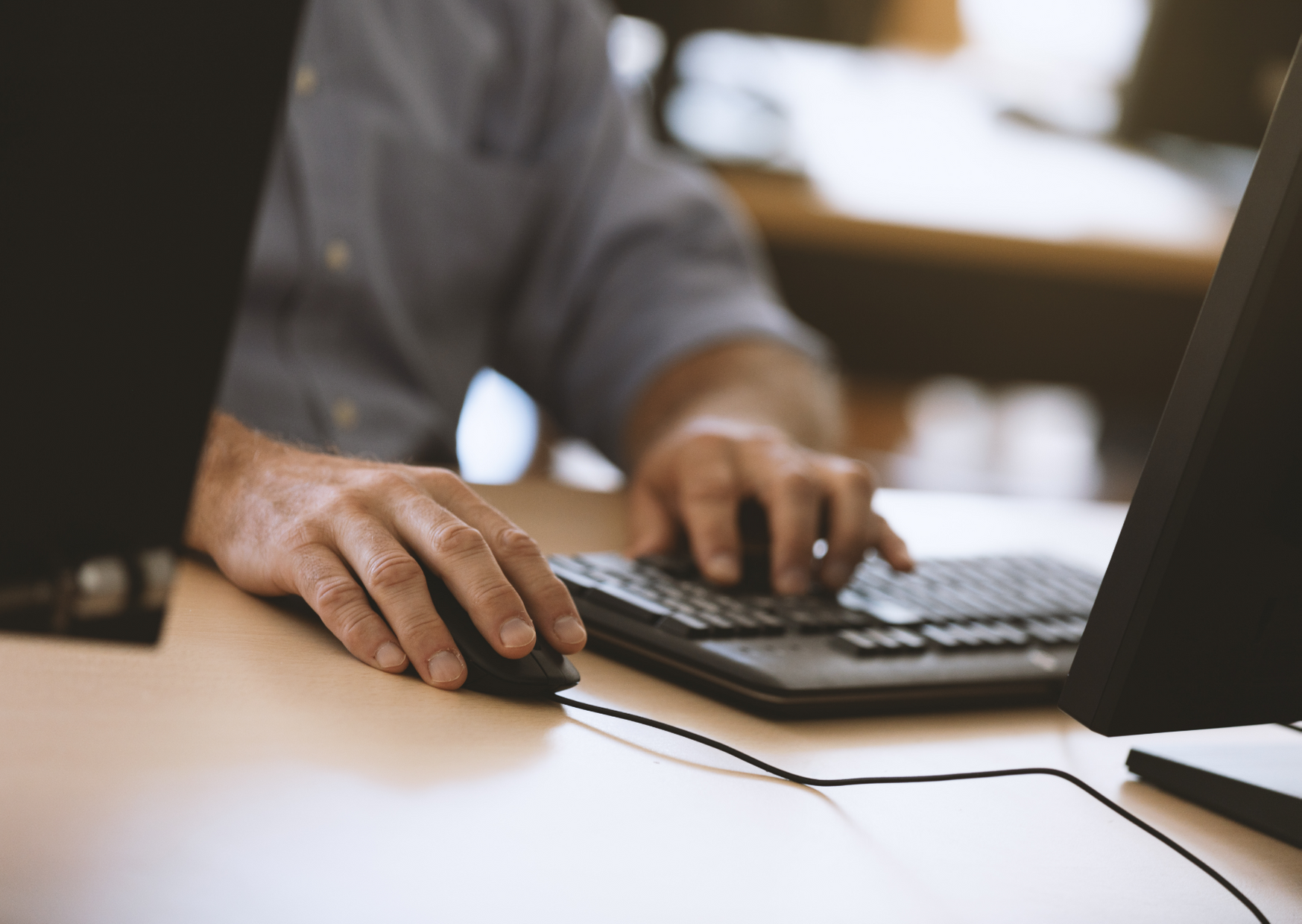 Typing away. печатная машинка. руки на клавиатуре. Typing away. Become digital.